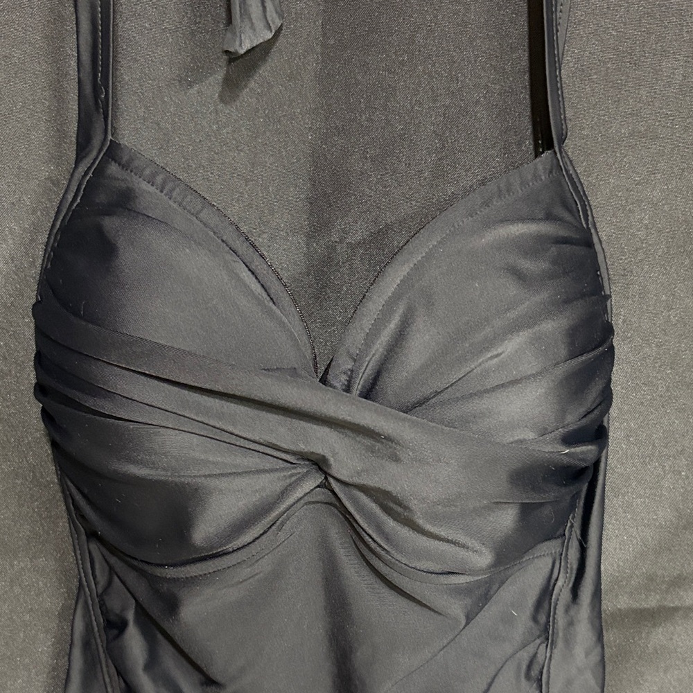 COCOSHIP Black One Piece Swimsuit - Picture 2 of 6